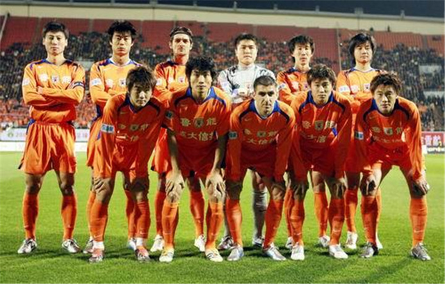 热议！韩国全能国脚遭中超多队哄抢，浙江在列，买断费100万美元（韩国全能国脚成中超香饽饽，浙江参与争夺，买断价100万美元）