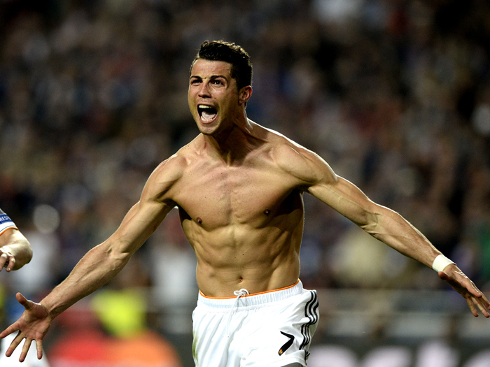 本菲卡旧将路易松晒照说在学习，照片显示他问AI足球总监职责（本菲卡名宿路易松晒学习照：向AI请教足球总监的职责）