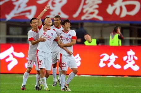 孔蒂：球迷应忽略球队的谣言；欧洲裁判比意甲好？我不聊这个（孔蒂：请球迷无视球队谣言；欧洲裁判优于意甲？不予置评）