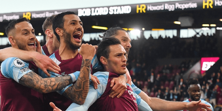 英超：曼城主场3-0完胜诺维奇（英超：曼城主场三球零封诺维奇）