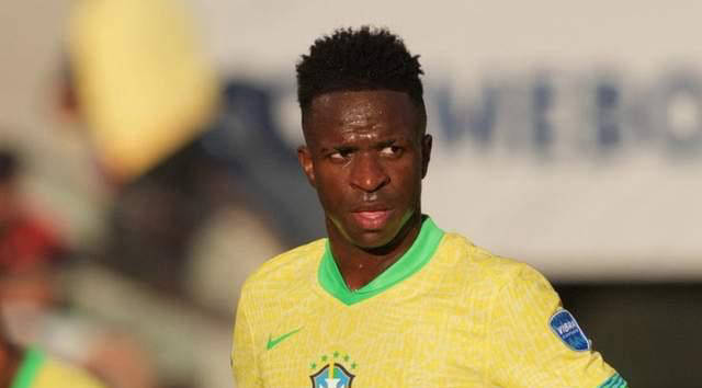 德国杯半场：斯特龙普夫乌龙+染红，斯图加特1-0十人波鸿（德国杯半场战报：斯特龙普夫乌龙+被罚下，十人波鸿0-1落后斯图加特）