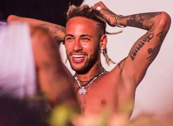 何意味？桑乔发帖：你必须对我有用才能待在我身边（用意何在？桑乔发文：对我有用的人才能留在我身边）