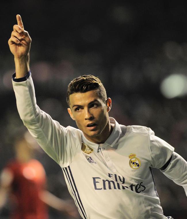 莫雷托：四五家英超中游俱乐部想引进埃永，还有一家有机会踢欧冠（莫雷托：多支英超中游球队追逐埃永，另有一队有望出战欧冠）