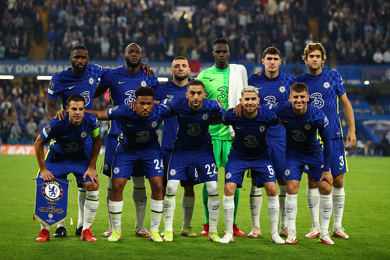 记者提问美国缺乏固定球员，波切蒂诺：谁是固定球员？哪位（记者称美国队缺少固定主力，波切蒂诺反问：谁才算固定球员？）