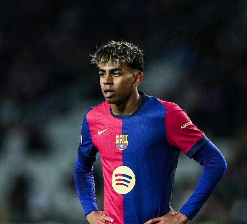 杰伦·约翰逊半场三双创纪录，成道格·里弗斯后首人（杰伦·约翰逊半场砍下三双刷新纪录，成为里弗斯以来第一人）