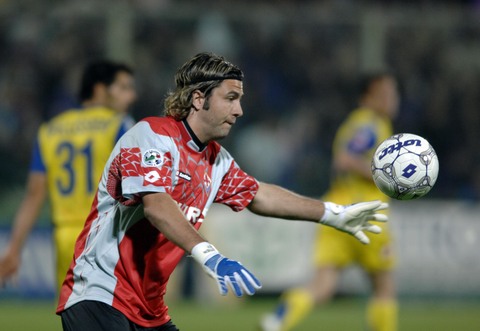 伤愈复出，卡瓦尼时隔两个月再次代表博卡出场并打进一粒点球（复出即破门：卡瓦尼两月后重返博卡并点射建功）